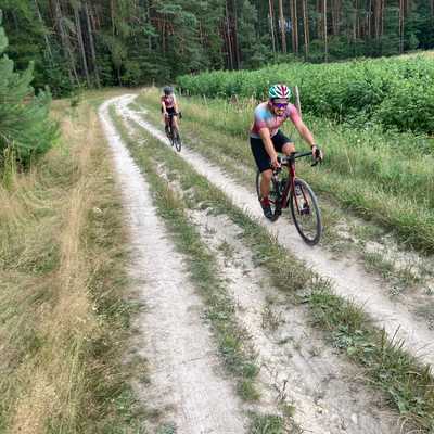 ultramaraton gravelowy między polami